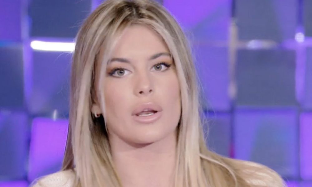 Sophie Codegoni si scaglia contro un hater: “Vomito per la tua cattiveria”