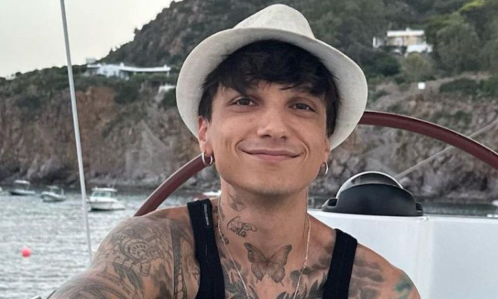 Ultimo, le confessioni del cantante: “Sono ipocondriaco, mi aiuta qualche canna”