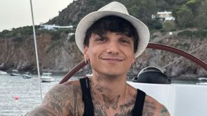 Ultimo, le confessioni del cantante: “Sono ipocondriaco, mi aiuta qualche canna”