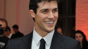Roberto Bolle a Milano: la lezione di danza nella “sala ballo più grande del mondo”