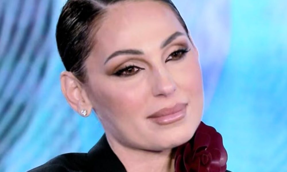 Anna Tatangelo: il ricordo della madre scomparsa un anno fa e la dedica a Gigi D’Alessio