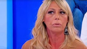 Aurora Tropea replica a Gianni Sperti: “Di cosa mi devo vergognare?”