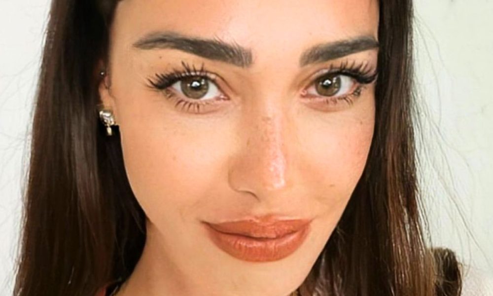 Belén troppo magra preoccupa i fan: “Ho perso 7 kg”, le foto