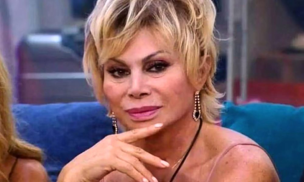 Carmen Russo commenta i concorrenti del GF: “Rosy non è credibile, Giselda la vedo spenta”