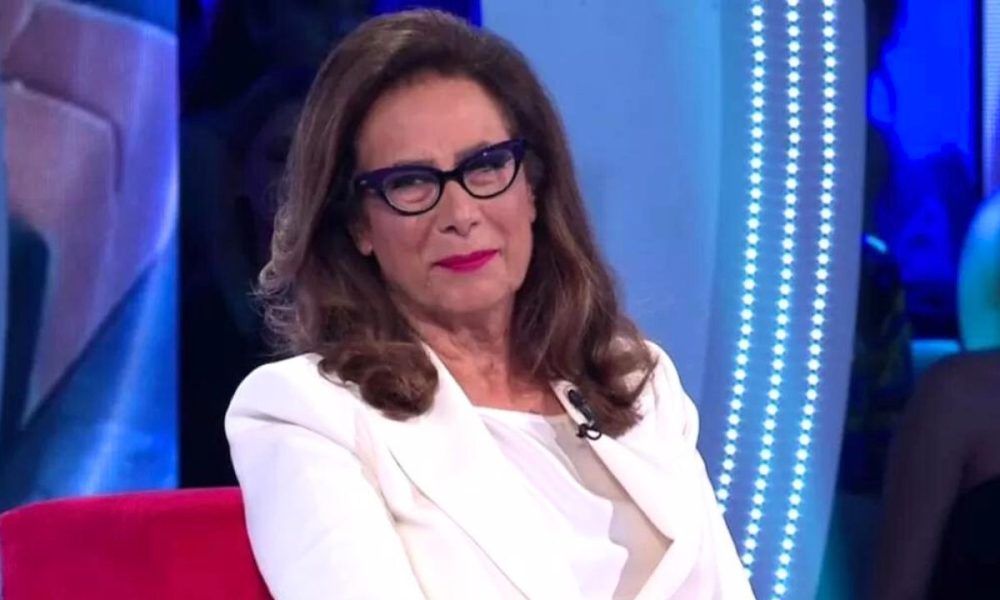 Lo spoiler di Cesara Buonamici ai concorrenti del GF: la gaffe della giornalista