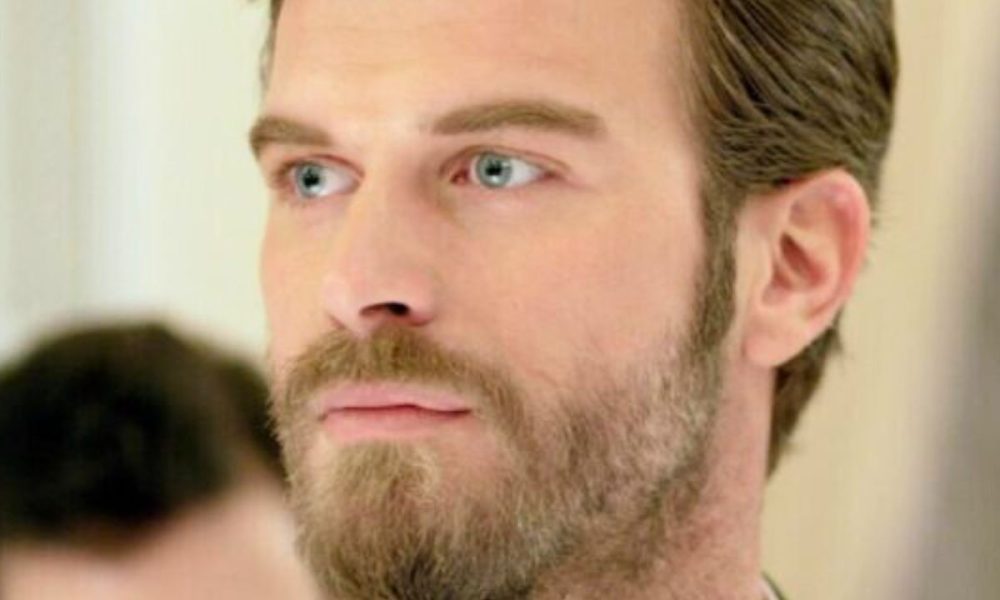 Chi è Kıvanç Tatlıtuğ: l’attore è Kurt Seyit in La Ragazza e l’Ufficiale