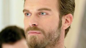 Chi è Kıvanç Tatlıtuğ: l’attore è Kurt Seyit in La Ragazza e l’Ufficiale