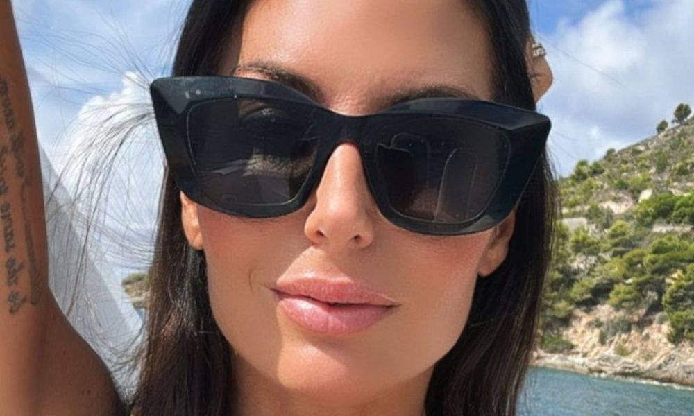 Elisabetta Gregoraci in bikini a Montecarlo: “Lo so, mi state invidiando”
