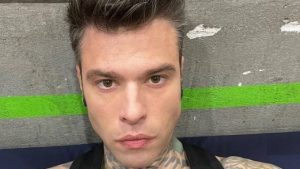 Fedez rompe il silenzio: “Ringrazio il personale medico, mi ha salvato la vita”