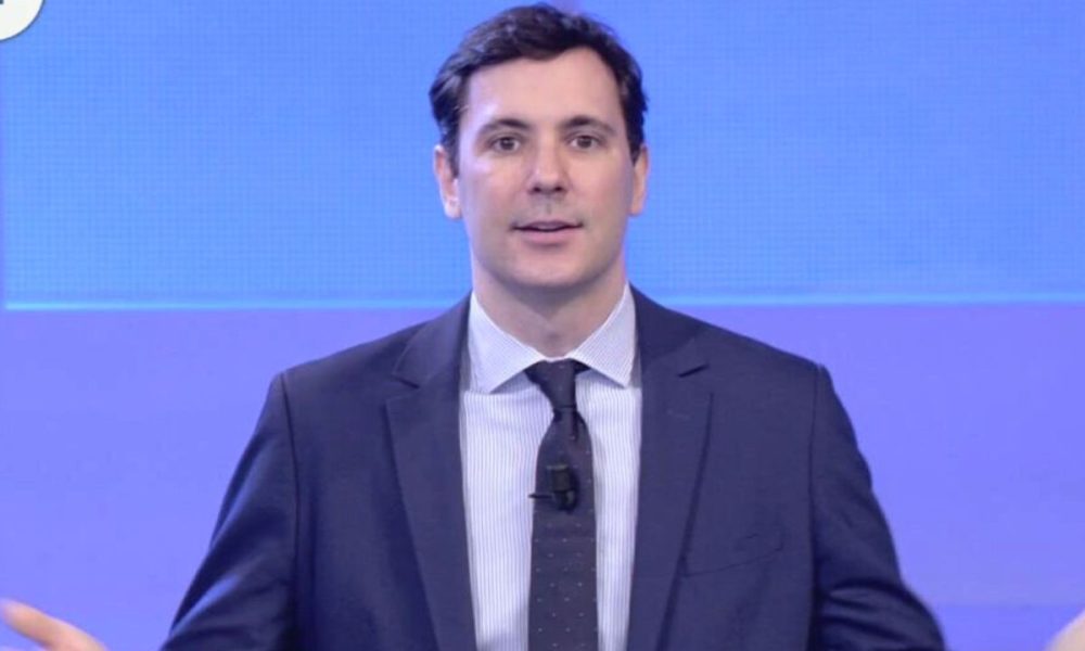 Francesco Vecchi non scherza, la frecciatina a Mediaset: “Non dare queste idee”