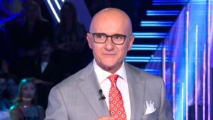 Elenoire Ferruzzi gioisce del calo ascolti del GF: “Ben gli sta”