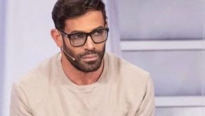 Gianni infastidito da Mariano e Claudia: “Oggi con uno, domani con l’altro…”