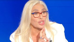 Domenica In, pioggia di critiche per Mara Venier: “Da chiudere”
