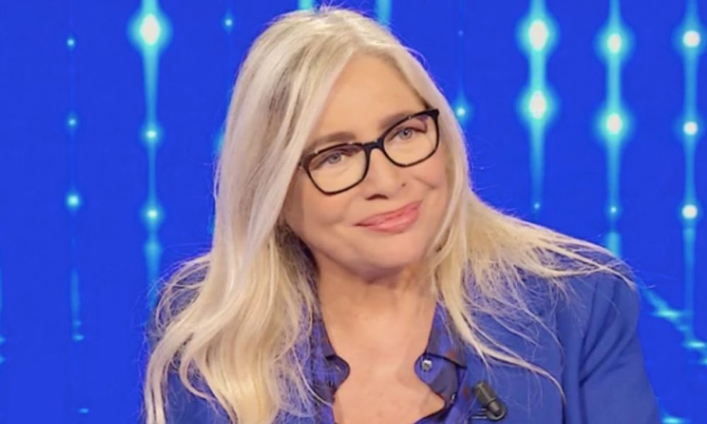 Mara Venier torna con uno scatto alla prima elementare: “Ero la più fragile”