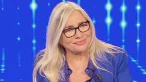 Mara Venier torna con uno scatto alla prima elementare: “Ero la più fragile”