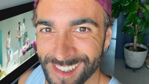 Marco Mengoni torna a Ronciglione prima del tour: gli abitanti lo inondano di attenzioni