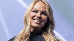 Pamela Anderson, tutto all’asta: l’attrice ha deciso di rifare il guardaroba