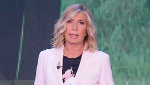 Pomeriggio Cinque: gli ascolti in calo “iniziano a preoccupare Mediaset”