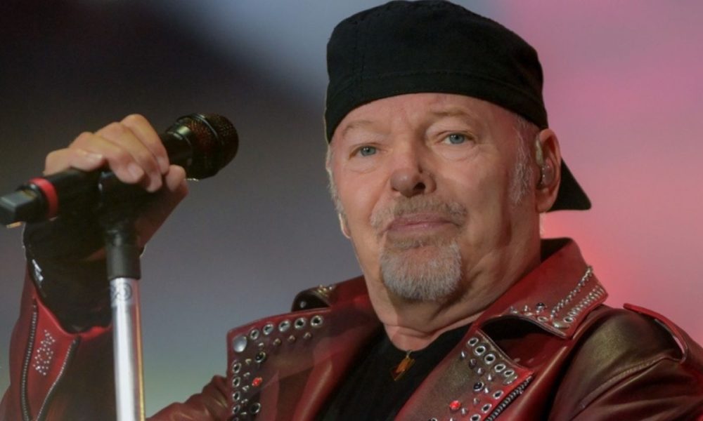 Vasco Rossi, l’aneddoto al GF: “Ha scritto Susanna per mia mamma”