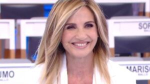 Lorella Cuccarini e il no alla Rai: “Ad Amici mi sento come in famiglia”