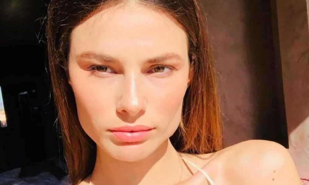 In uscita il libro autobiografico di Dayane Mello: “La bambina che dormiva sempre con la luce accesa”