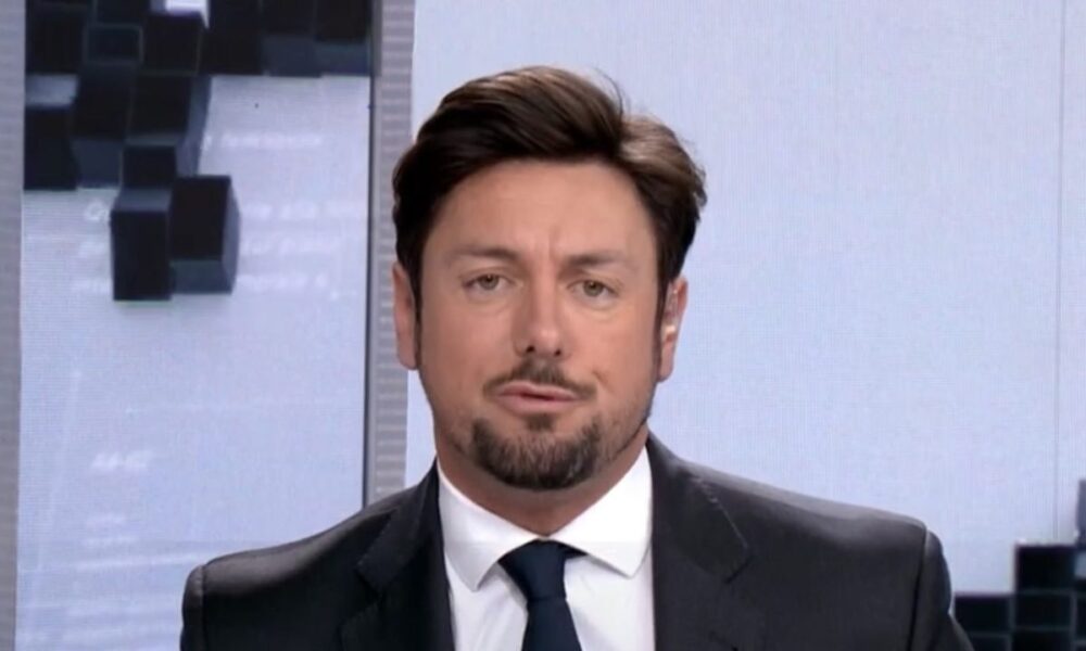 Andrea Giambruno, vita da single: in giro per Roma con la Porsche