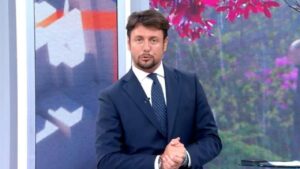 Striscia la Notizia colpisce ancora: il nuovo pericoloso fuorionda con protagonista Giambruno