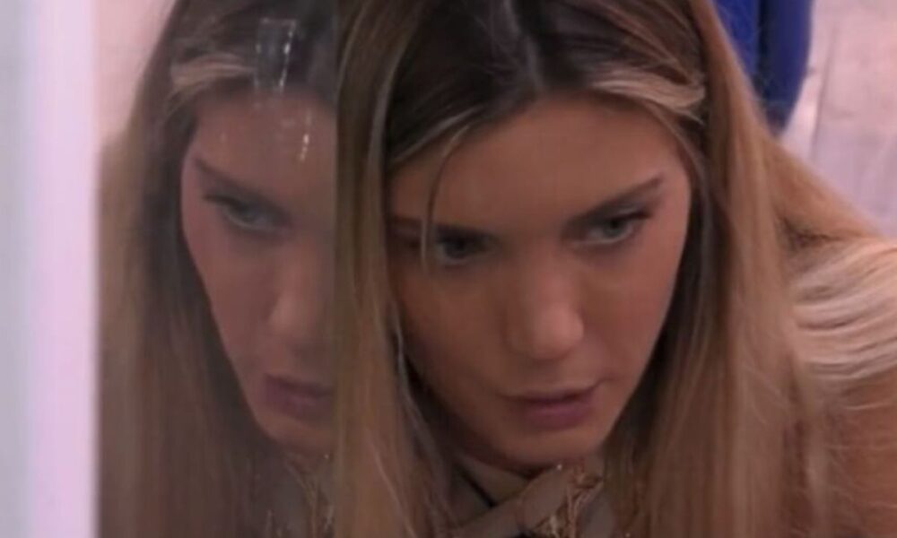 Anita Olivieri enigmatica al GF: flirt in corso con un autore?