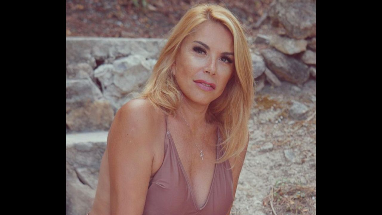 Anna Pettinelli minacciata di morte sui social: "Sono mostri, qualcuno li aiuti" 41 Anna Pettinelli