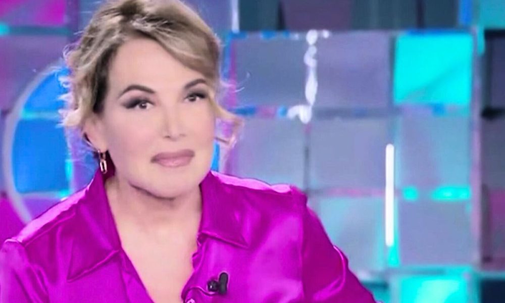 Barbara d’Urso: i saluti volgari che arrivano da Striscia la Notizia