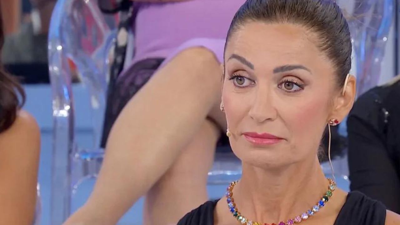 Barbara smaschera Claudia: "Ha cambiato idea in questo momento" 41 Barbara Uomini e Donne