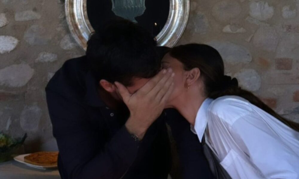 Belén ed Elio, c’è il bacio social: il nuovo amore della showgirl è ufficiale