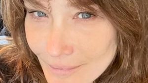 Carla Bruni, le parole sul cancro: “Ho avuto fortuna, non era aggressivo”