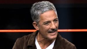 Israele, il commento di Fiorello: “Non è Milan-Inter”