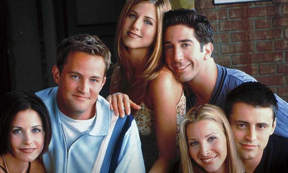 Il cast di Friends commenta la morte di Matthew Perry: “Siamo devastati, eravamo una famiglia”