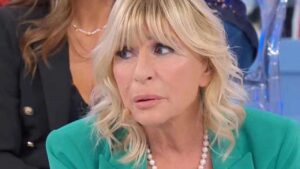 Bruno e Gemma, prove di bacio in studio: il piano di Tina va a buon fine