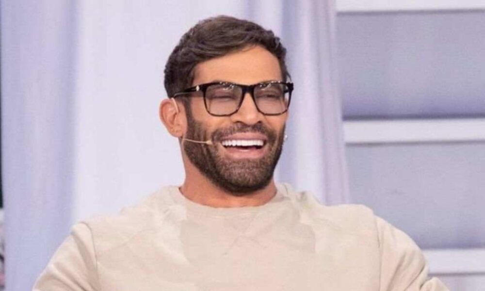 Gianni Sperti rompe il silenzio sul nuovo amore: “Vi presento Mina”