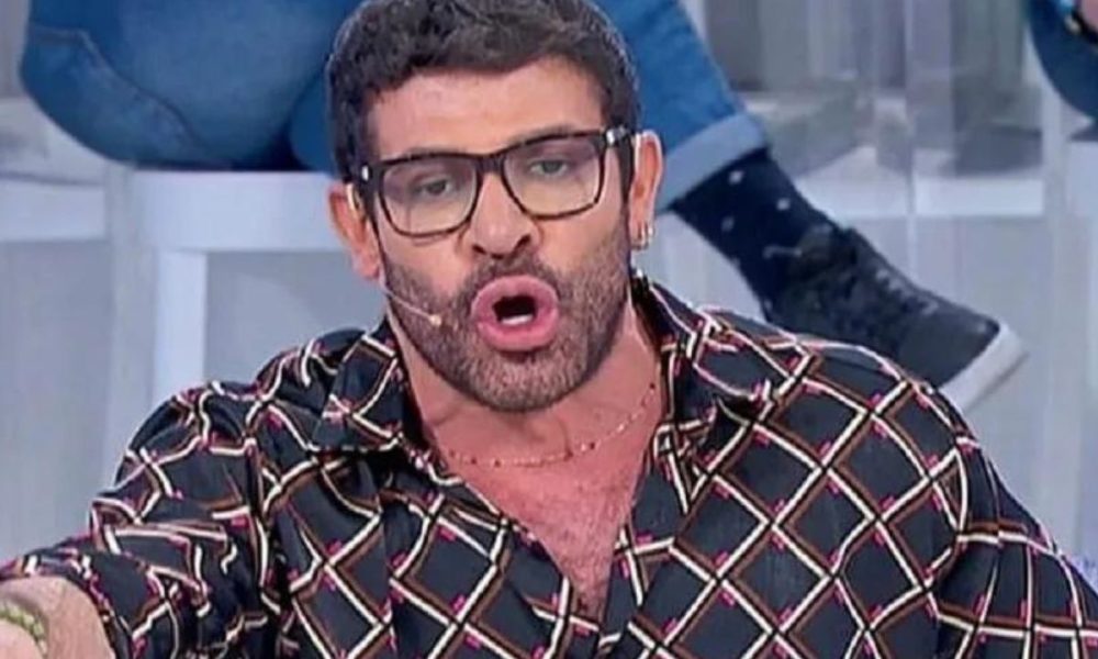 “La stai manipolando”: Gianni Sperti difende Gemma e attacca Maurizio