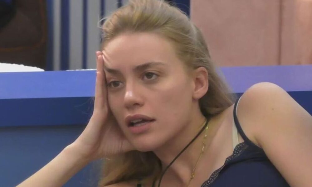 Heidi preoccupata al GF: “Chissà fuori che macello”