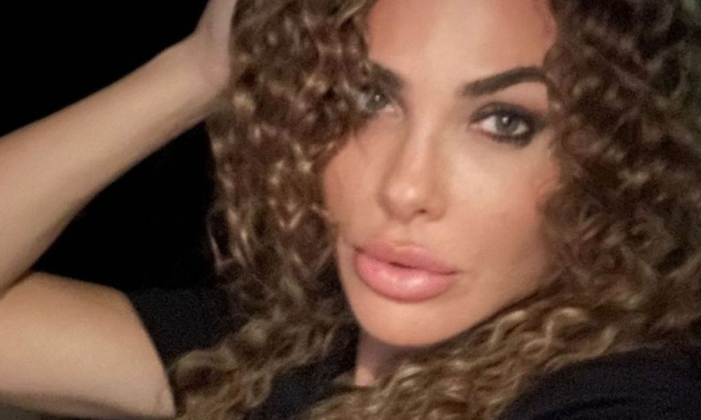 Ilary Blasi sfoggia il nuovo look di rientro da Monaco
