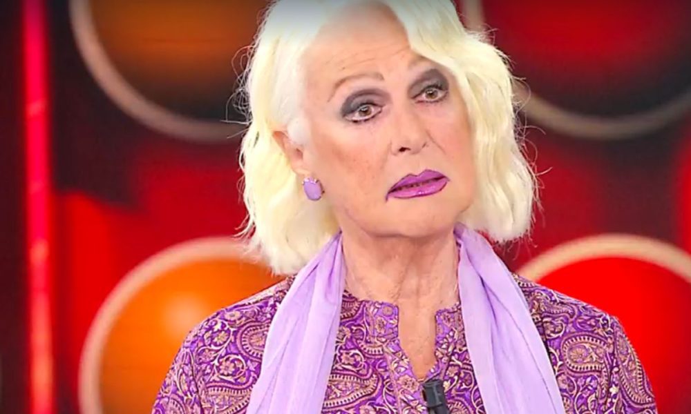 Loretta Goggi prevede le critiche a Domenica In: “Sempre le stesse persone”