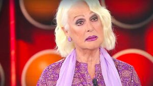 Loretta Goggi prevede le critiche a Domenica In: “Sempre le stesse persone”