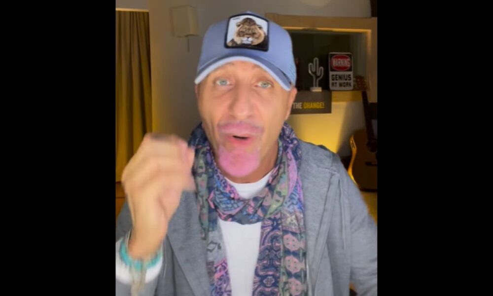 Luca Jurman tuona contro l’uso dell’autotune ad Amici: “Zerbi sei una vergogna per la musica”