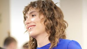 Madame spiega perché non vuole raddrizzare i suoi denti