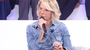 Ascolti tv 1° ottobre: Corona non basta a zia Mara, Verissimo e Amici trainano Mediaset