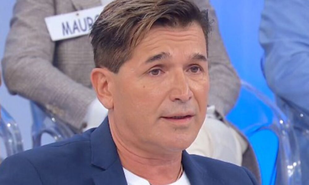 Maurizio scarta una corteggiatrice, il commento di Tina e Gianni: “Oltre il blocco ha pure la congestione”