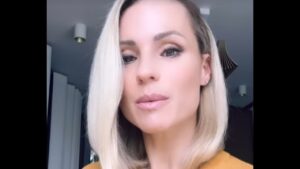 Michelle Hunziker si confida con i follower sull’alcolismo del padre