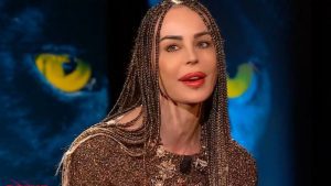 Nina Moric riabbraccia suo figlio Carlos: la dedica e lo scatto social