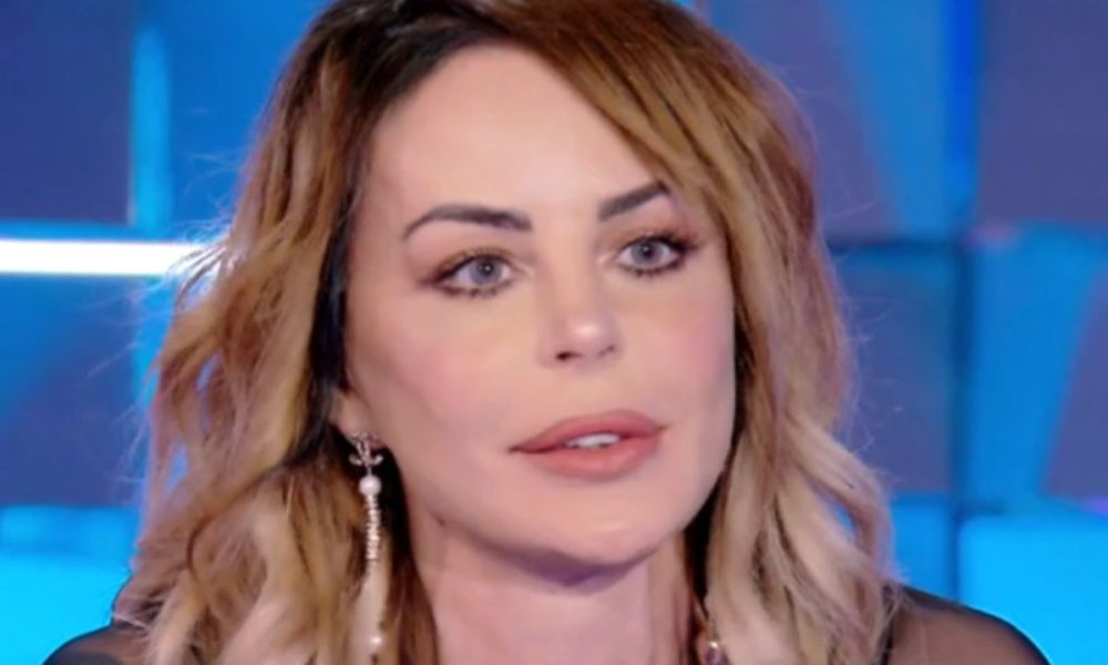 Nina Moric replica all’ospitata di Fabrizio Corona a Domenica In