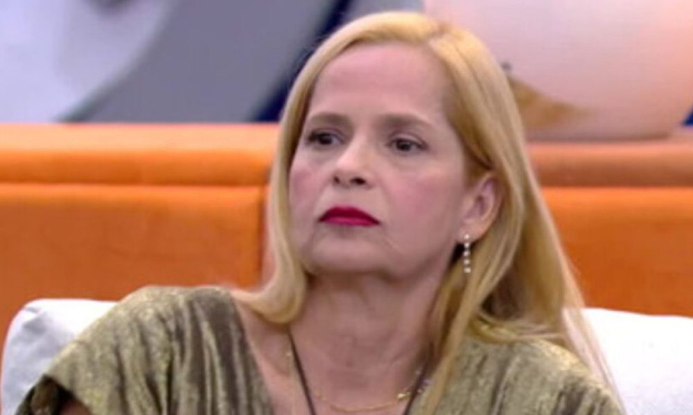 Signorini scambia Grecia per Michelle Hunziker: gaffe al GF